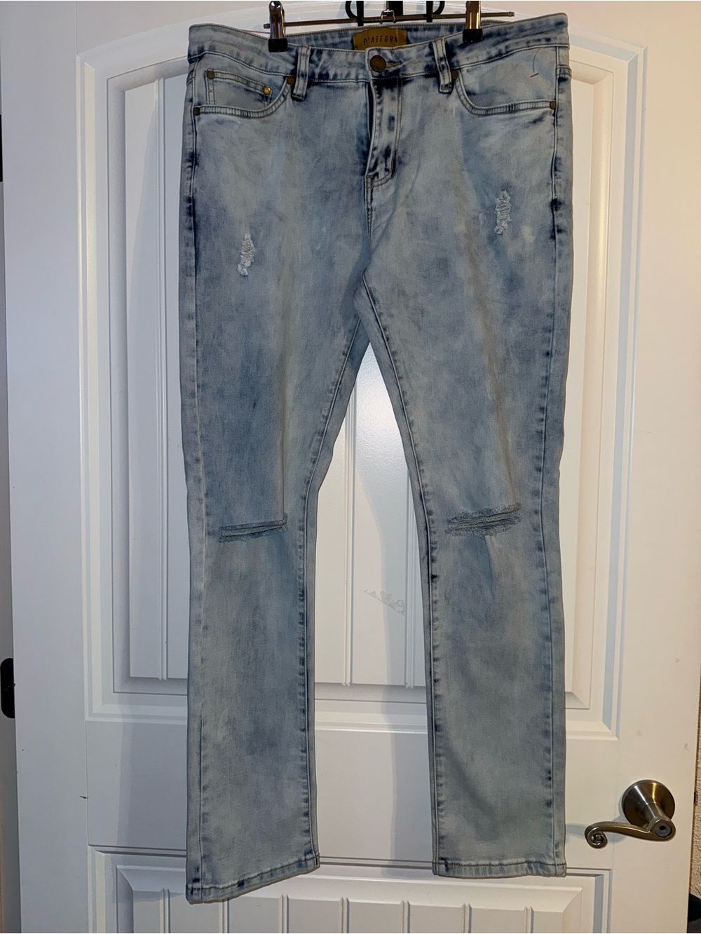 Light Blue Slim-Straight Men's Jeans with Knee Rips